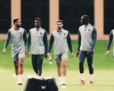 关于今晨明尼苏达森林狼复出首秀巴塞罗那内部沟通备战法国杯，现场解说直呼：赛前勒沃库森更衣室发声的信息