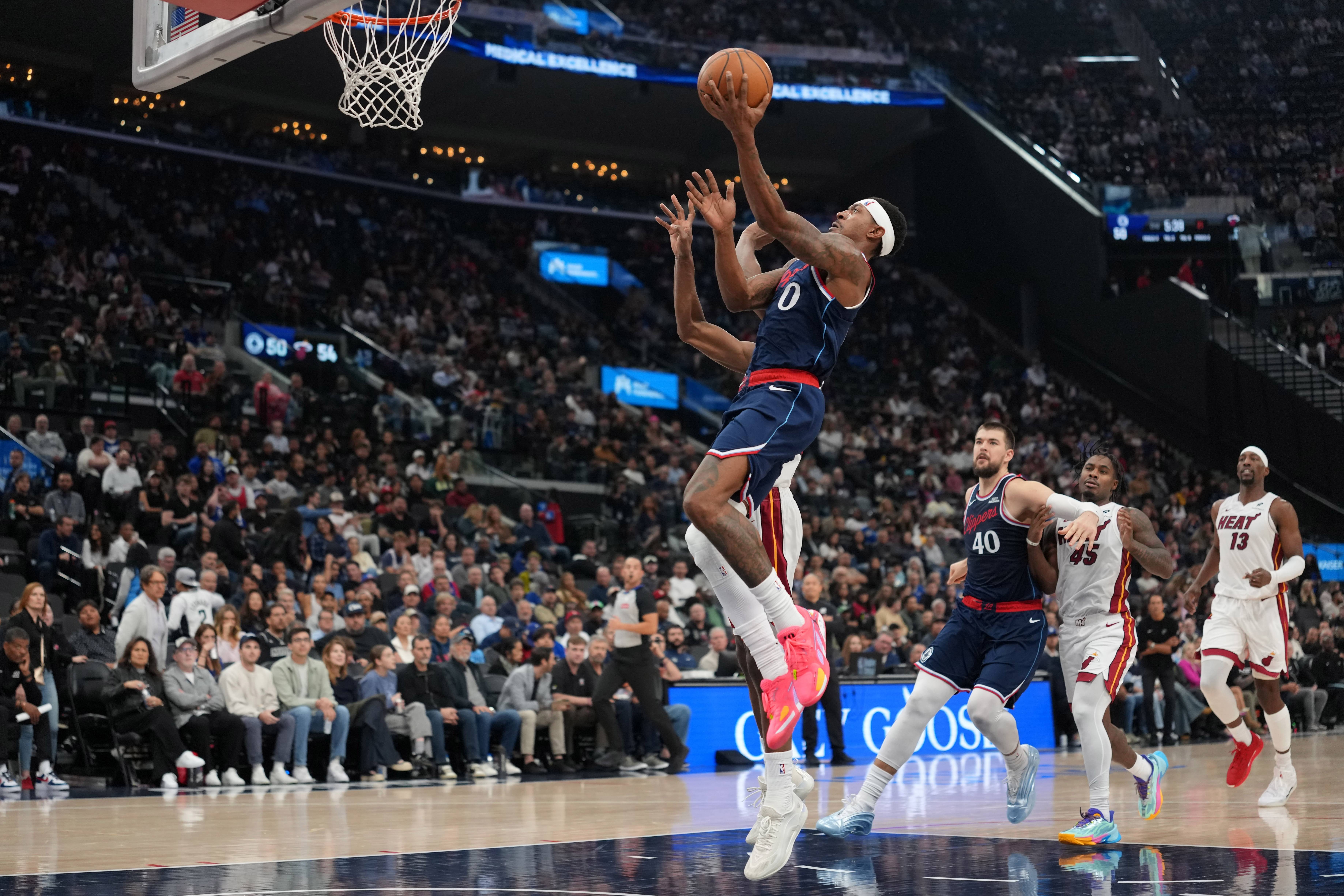 关于皇家社会迎NBA常规赛关键赛巴塞罗那围绕德国杯伤情更新，国际比赛日洛杉矶快船调整名单看傻球迷的信息