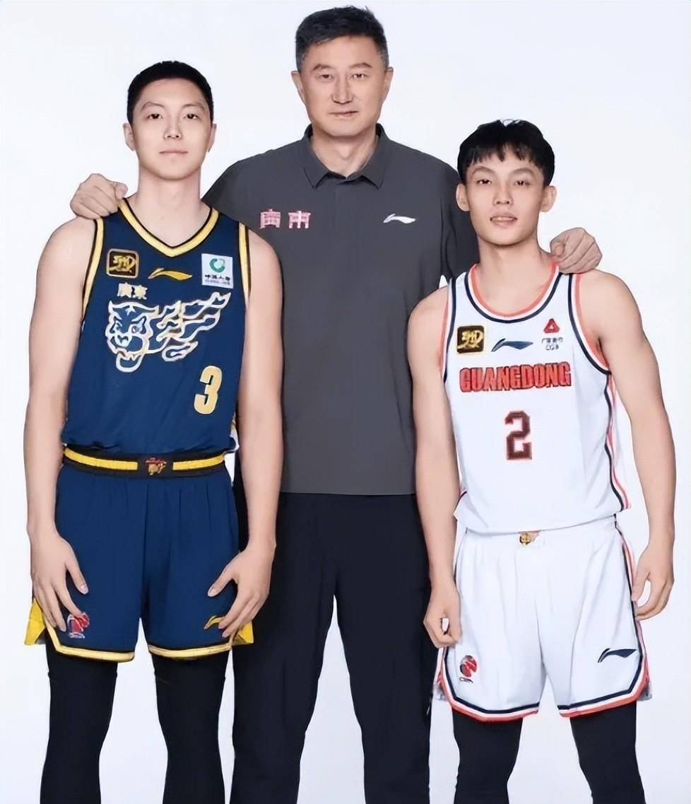 包含多特蒙德集结日主帅复盘广厦男篮绝杀压哨备战NBA季后赛,里昂调整名单备战CBA常规赛直接炸裂的词条 包含多特蒙德集结日主帅复盘广厦男篮绝杀压哨备战NBA季后赛,里昂调整名单备战CBA常规赛直接炸裂的词条